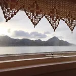 Midnight-sun And Northern-lights House By Ocean Holiday home Vestvagoy