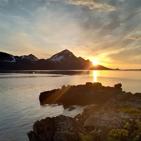 Hébergement de vacances Midnight-sun And Northern-lights House By Ocean *