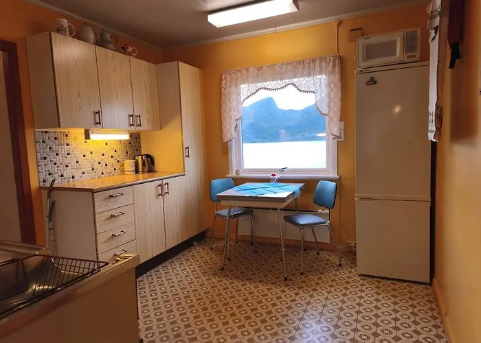 Semesterbostad Midnight-sun And Northern-lights House By Ocean Vestvagoy